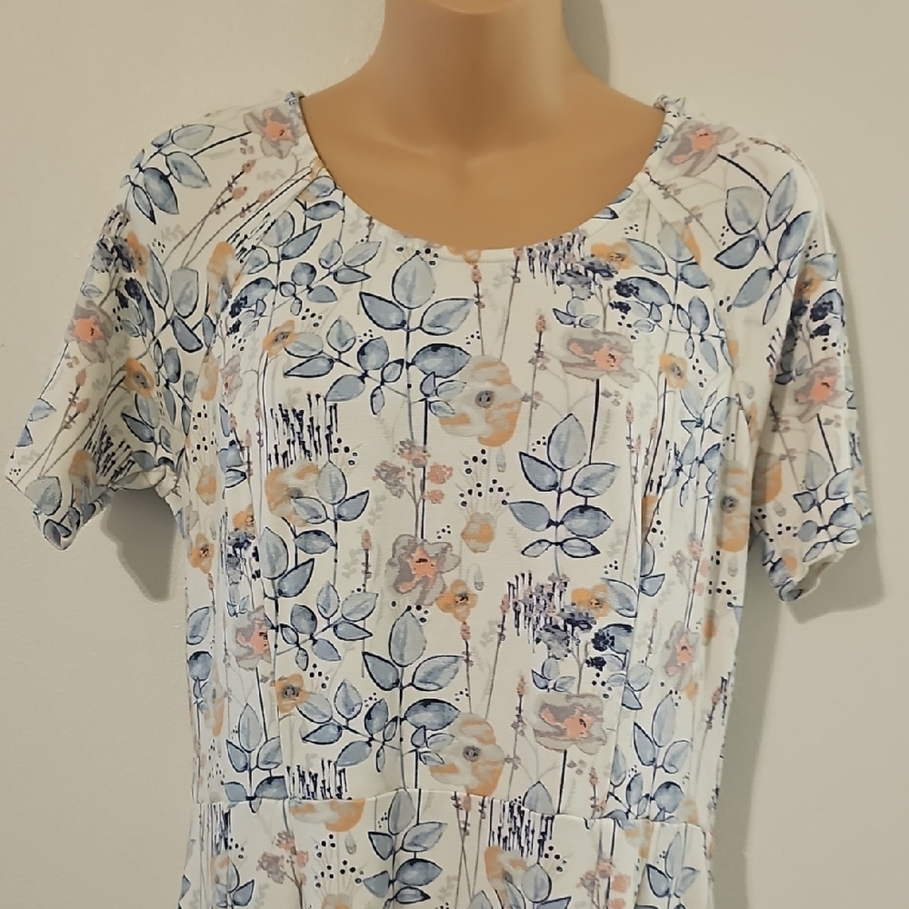 DE Collection Women's Scoop Neck Floral Short Sleeve Dress- White/Blue/Peach L